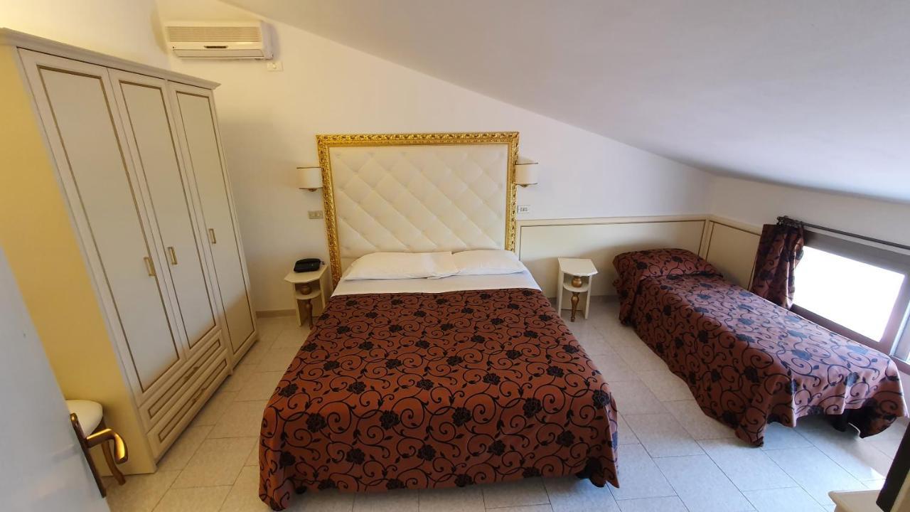Hotel Rosa Maria Elite ベラーリア・イジェア・マリーナ 部屋 写真