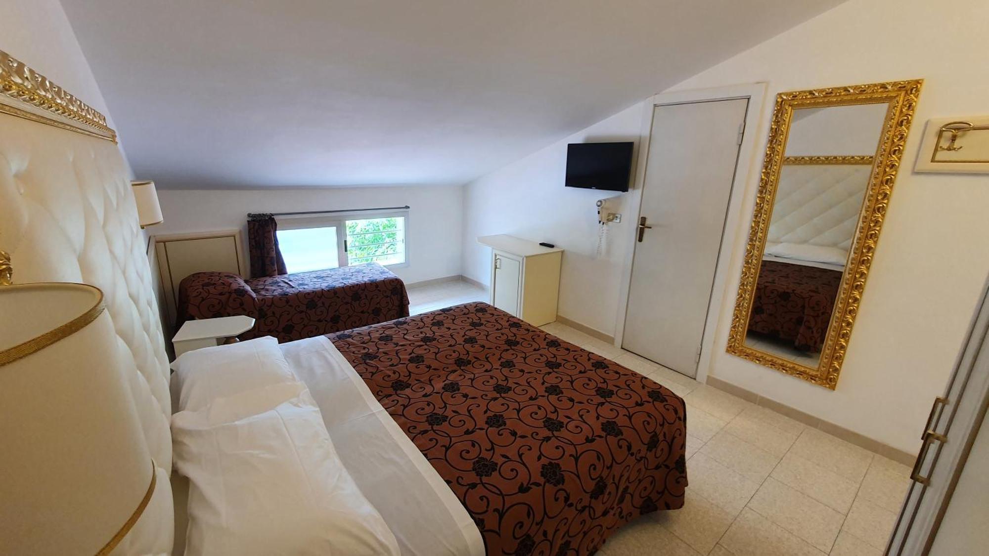 Hotel Rosa Maria Elite ベラーリア・イジェア・マリーナ 部屋 写真