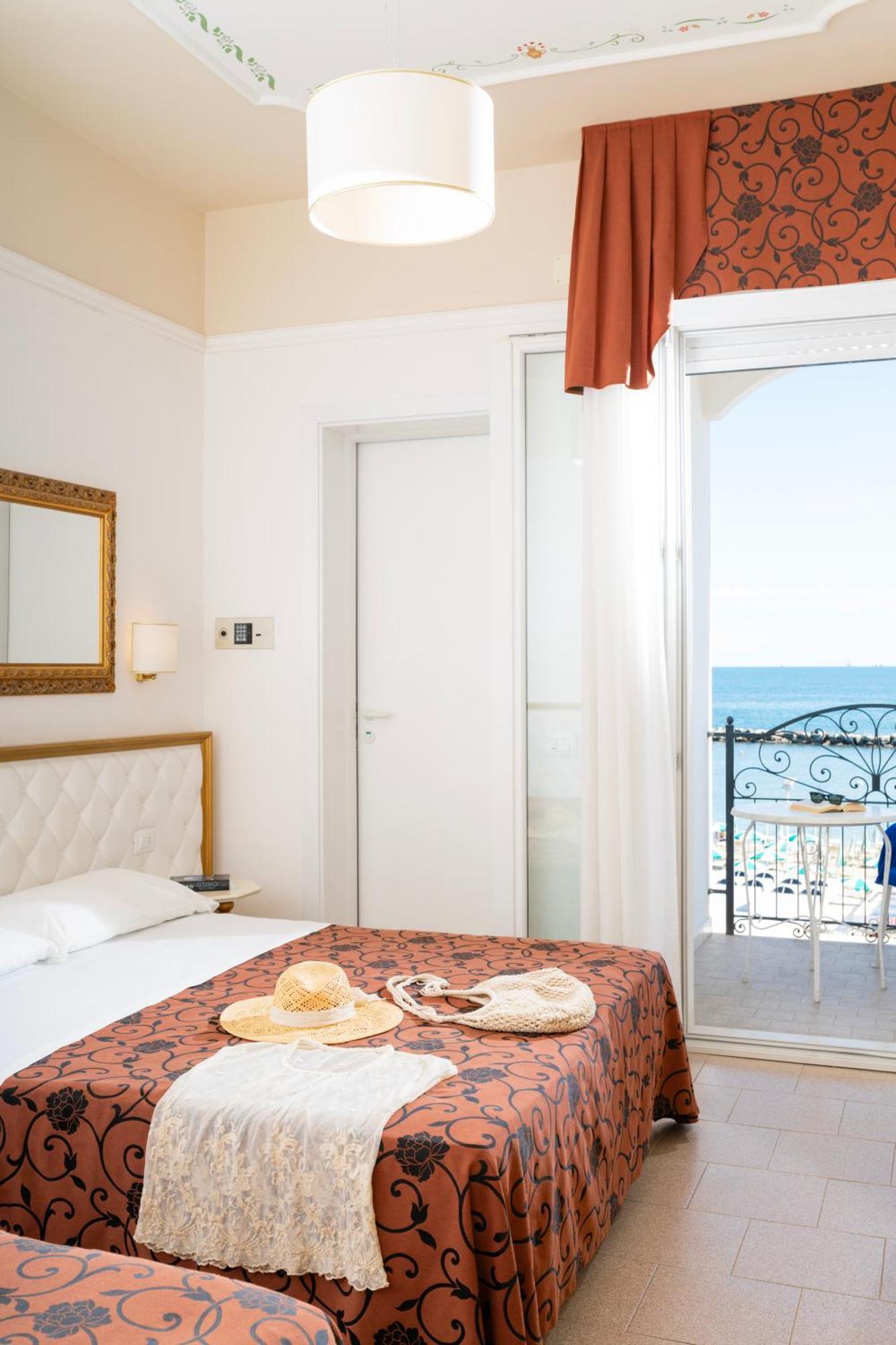 Hotel Rosa Maria Elite ベラーリア・イジェア・マリーナ エクステリア 写真
