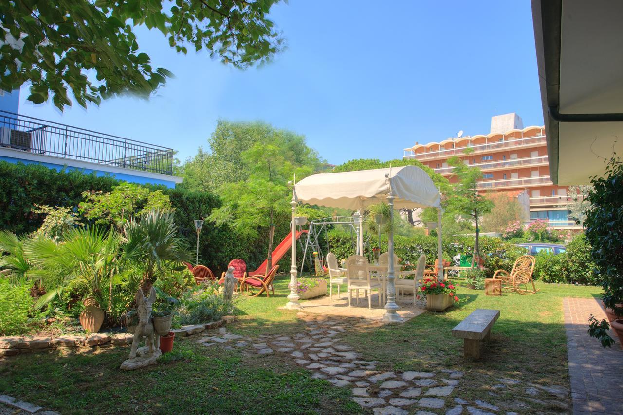 Hotel Rosa Maria Elite ベラーリア・イジェア・マリーナ エクステリア 写真